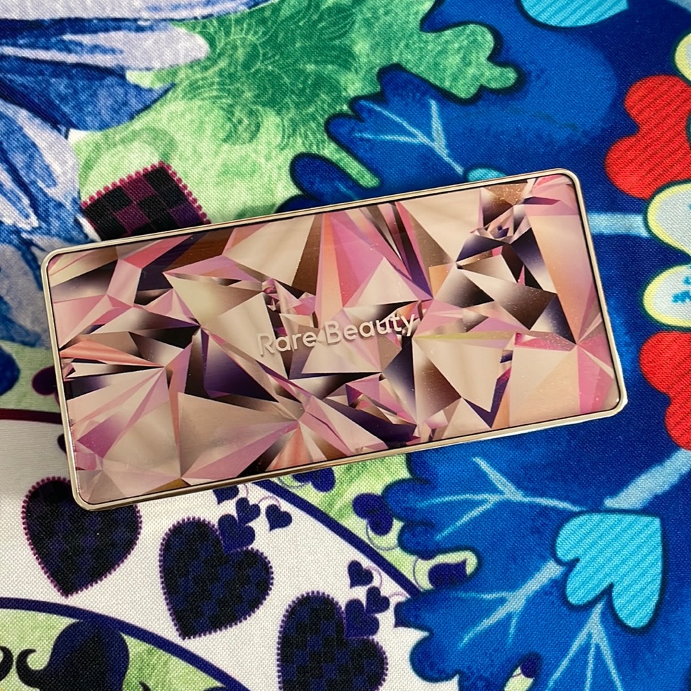 Rare Beauty Magnetic Spirit Eyeshadow palette